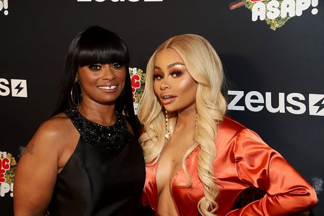 "She’s has aggressive but kind heart" — Internet reacts to Tokyo Toni calling the homeless "worthless motherf**kers" as she gives them money