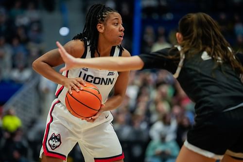 KK Arnold (#2) of the UConn Huskies is defended by Julia Garcia Roig (#4) of the Xavier Musketeers during the first half of their NCAA game at the XL Center on January 8, 2025 in Hartford, Connecticut. Photo: Getty