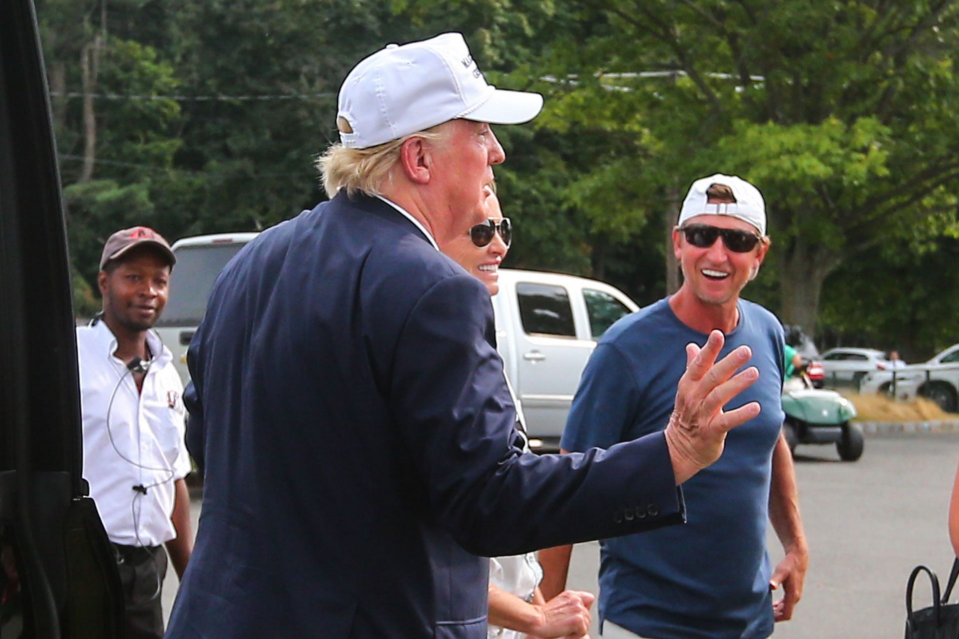 30 AUG 2015: Donald Trump shakes hands with Former NHL Star Wayne Gretzky before leaving The Barclays at Plainfield Country Club in Edison, NJ. (Photo by Rich Graessle/Icon Sportswire/Corbis/Icon Sportswire via Getty Images) - Source: Getty