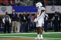 "1 of 1": Oregon Ducks signee Dakorien Moore congratulates former Duncanville player on being named a Freshman All-American