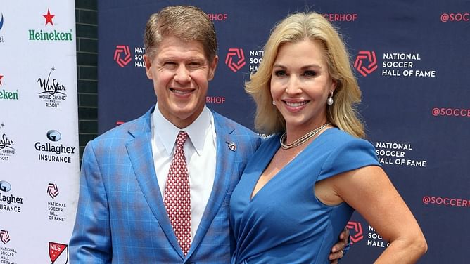 Pics: Chiefs CEO Clark Hunt's wife Tavia recaps family's New Year celebrations with inspirational note