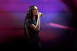 "MARIAH CAREY HAS COMPETITION!" — Internet reacts to Katy Perry's riveting performance in FireAid benefit concert