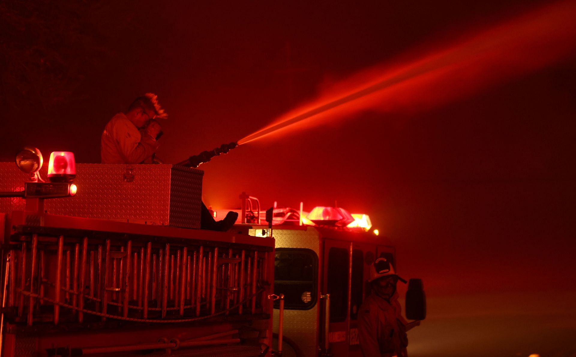 Powerful winds fuel multiple fires across Pacific Palisades area (Image via Getty)