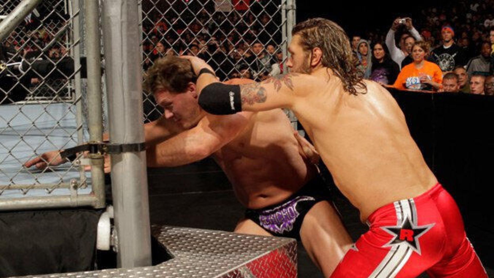 Edge and Chris Jericho were in a steel cage match at Extreme Rules 2010 (Credit: wwe.com)