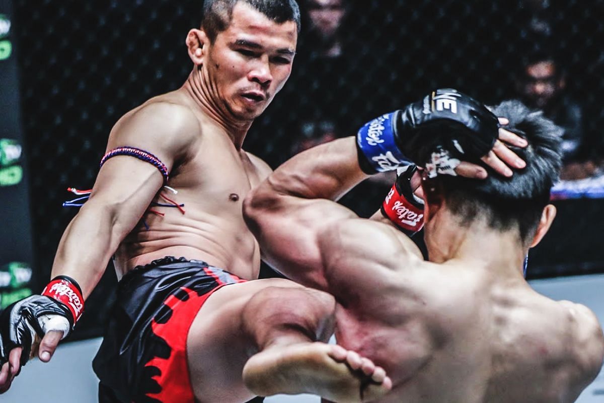 Nong-O throws a kick against Hiroaki Suzuki. [Photo via: ONE Championship]