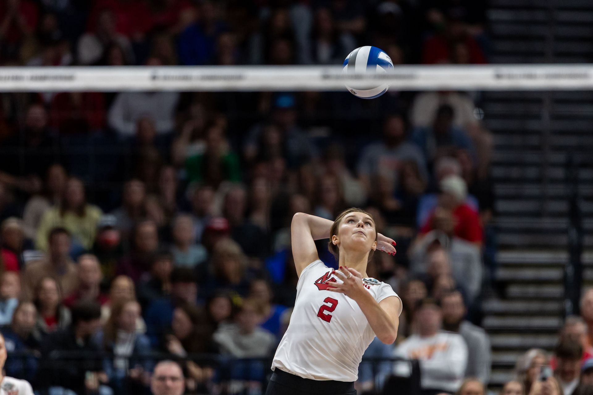 Bergen Reilly serving the ball during the 2023 NCAA championship match between the Texas Longhorns and Nebraska Cornhuskers (Image via: Getty Images)