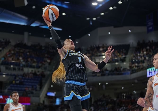 "Chennedy Carter you are a Seattle Storm!" - WNBA fans erupt over Chicago Sky not extending qualifying offer to 17.5 PPG point guard