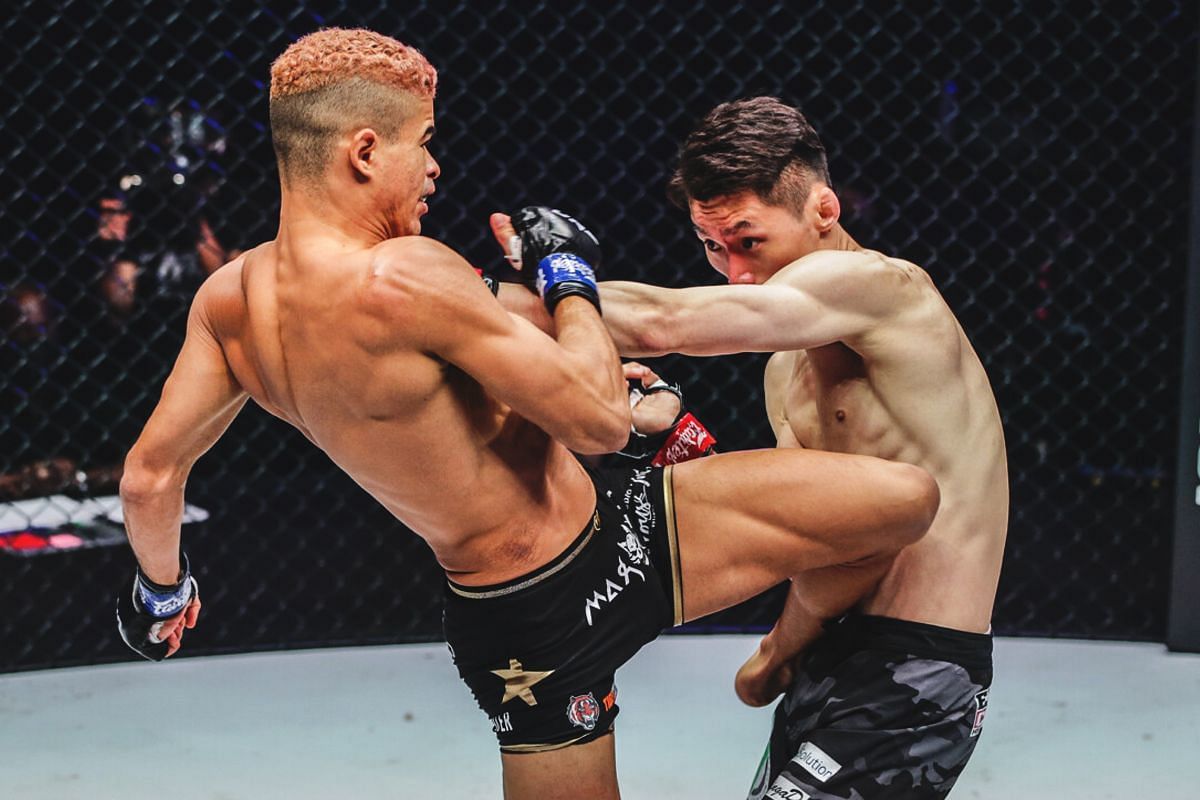 Fabricio Andrade (left) and Kwon Won Il (right) during their first fight at ONE 158. [Photo from ONE Championship]