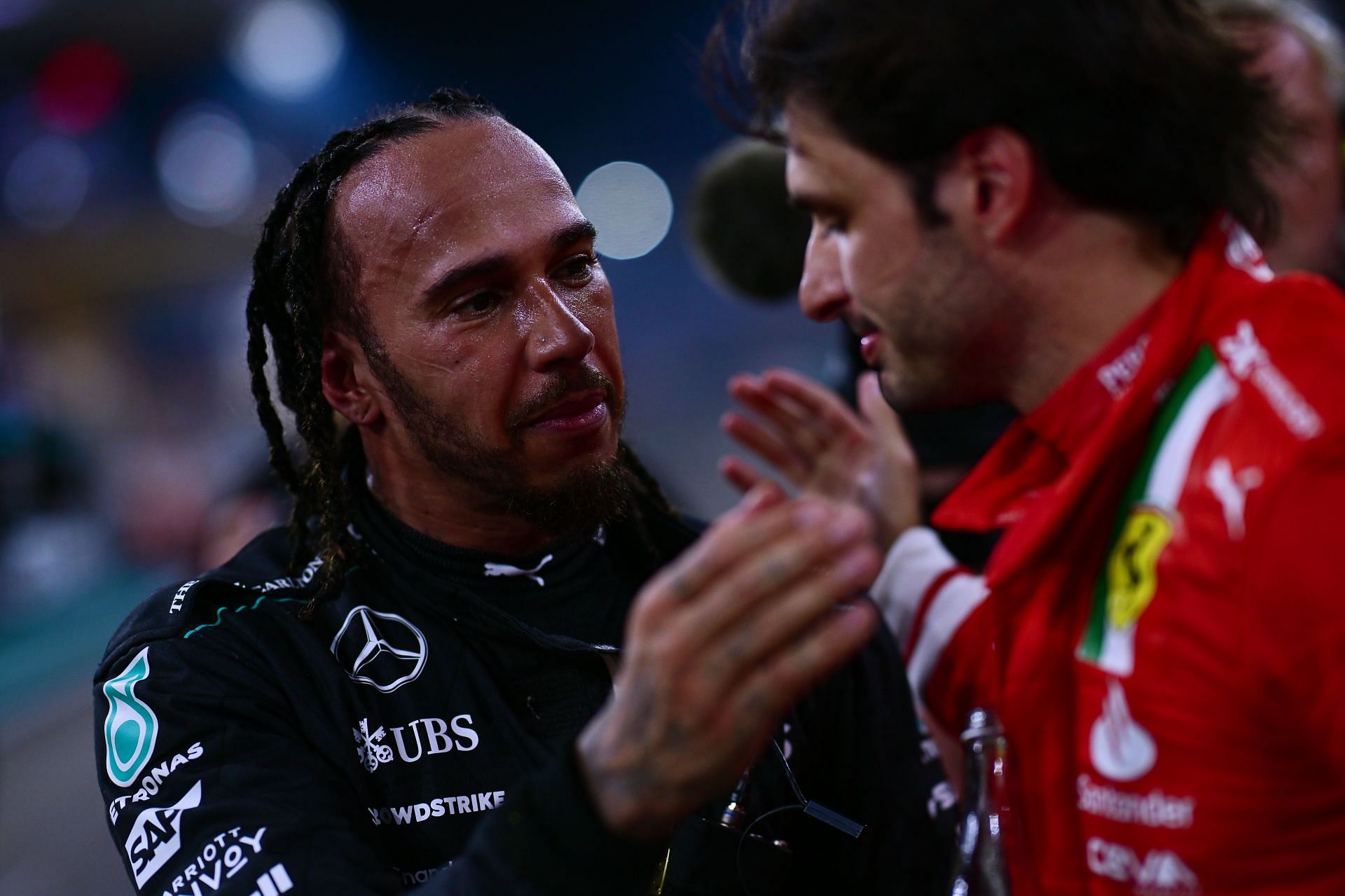 Lewis Hamilton talks with Carlos Sainz in Parc Ferme during the Abu Dhabi Grand Prix - Source: Getty