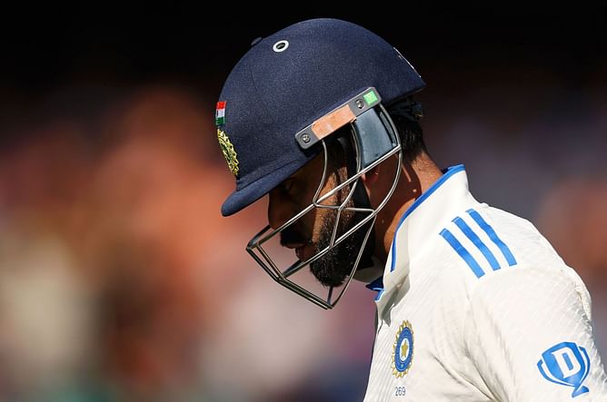 IND vs AUS: 'अपने ही हाथों अपनी ही विरासत को बर्बाद कर रहे हैं,' विराट कोहली फिर हुए फ्लॉप, भड़के फैंस ने लगाई फटकार