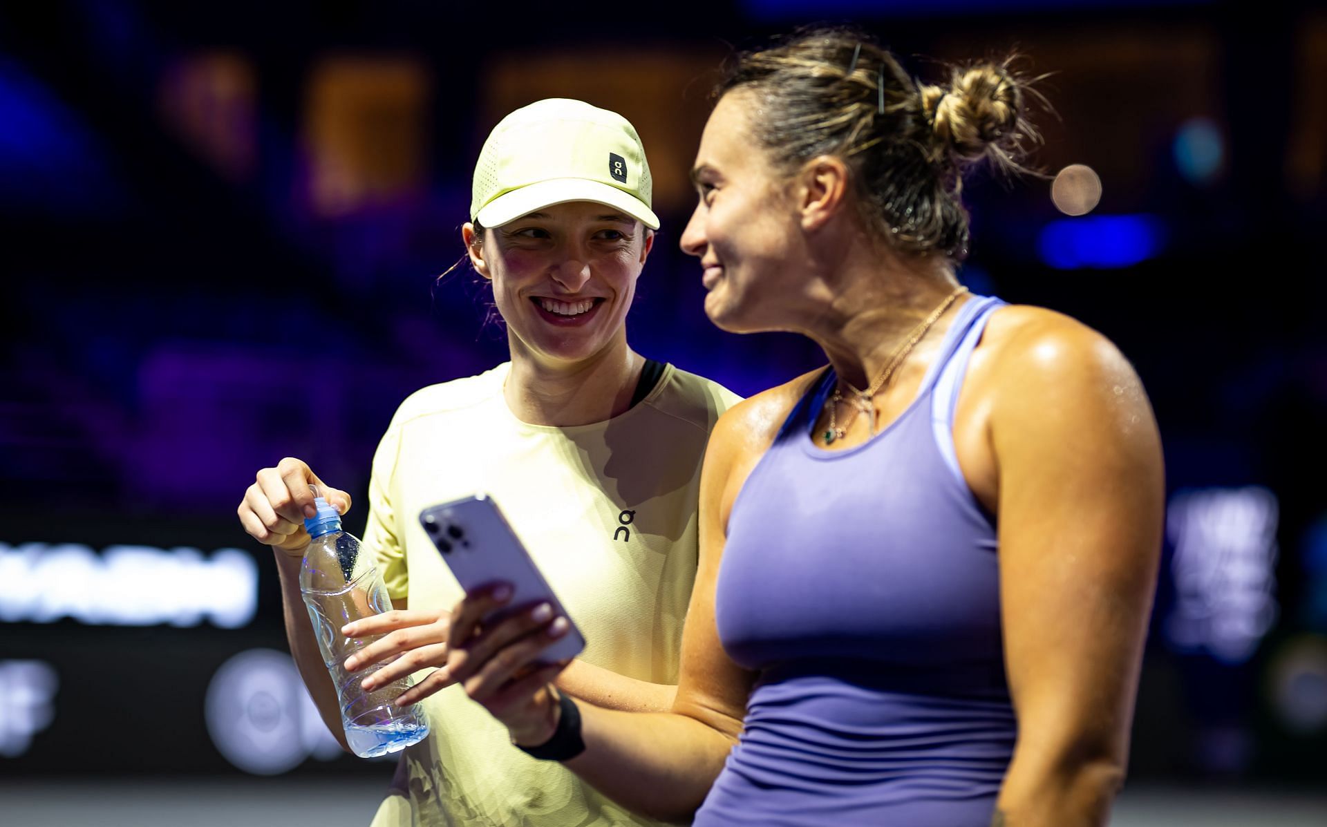 Iga Swiatek (L) and Aryna Sabalenka at the WTA Finals 2024 - Previews - Source: Getty