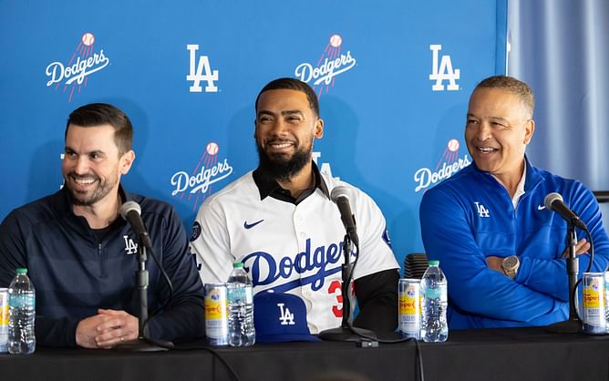 "Teoscar Hernández has a knack for getting big hits" - Dave Roberts opens up about re-signing Dodgers slugger for 3-year, $66,000,000 deal
