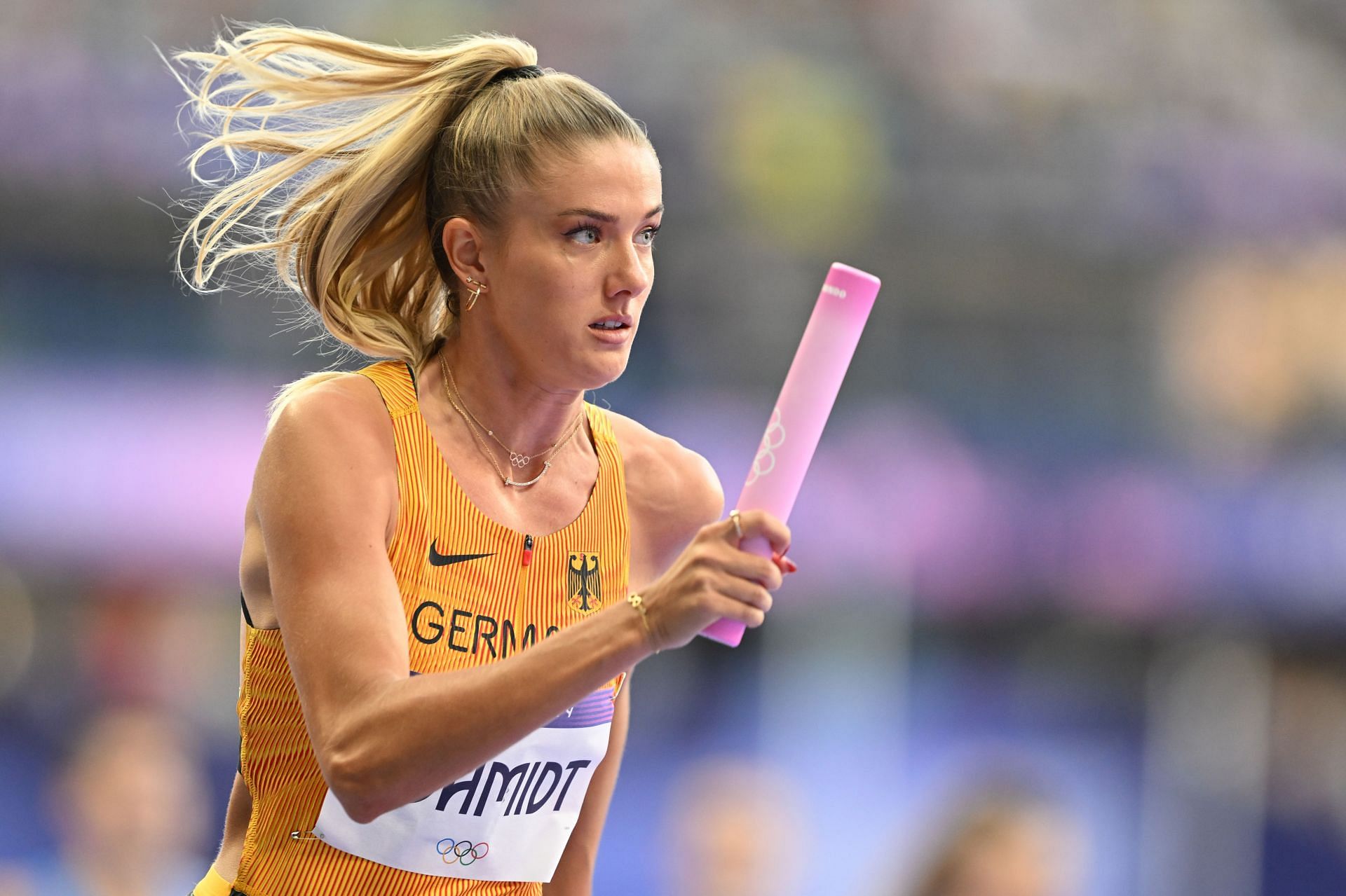 Alica Schmidt running the relay at the Paris Olympics 2024 - Athletics - (Source: Getty)