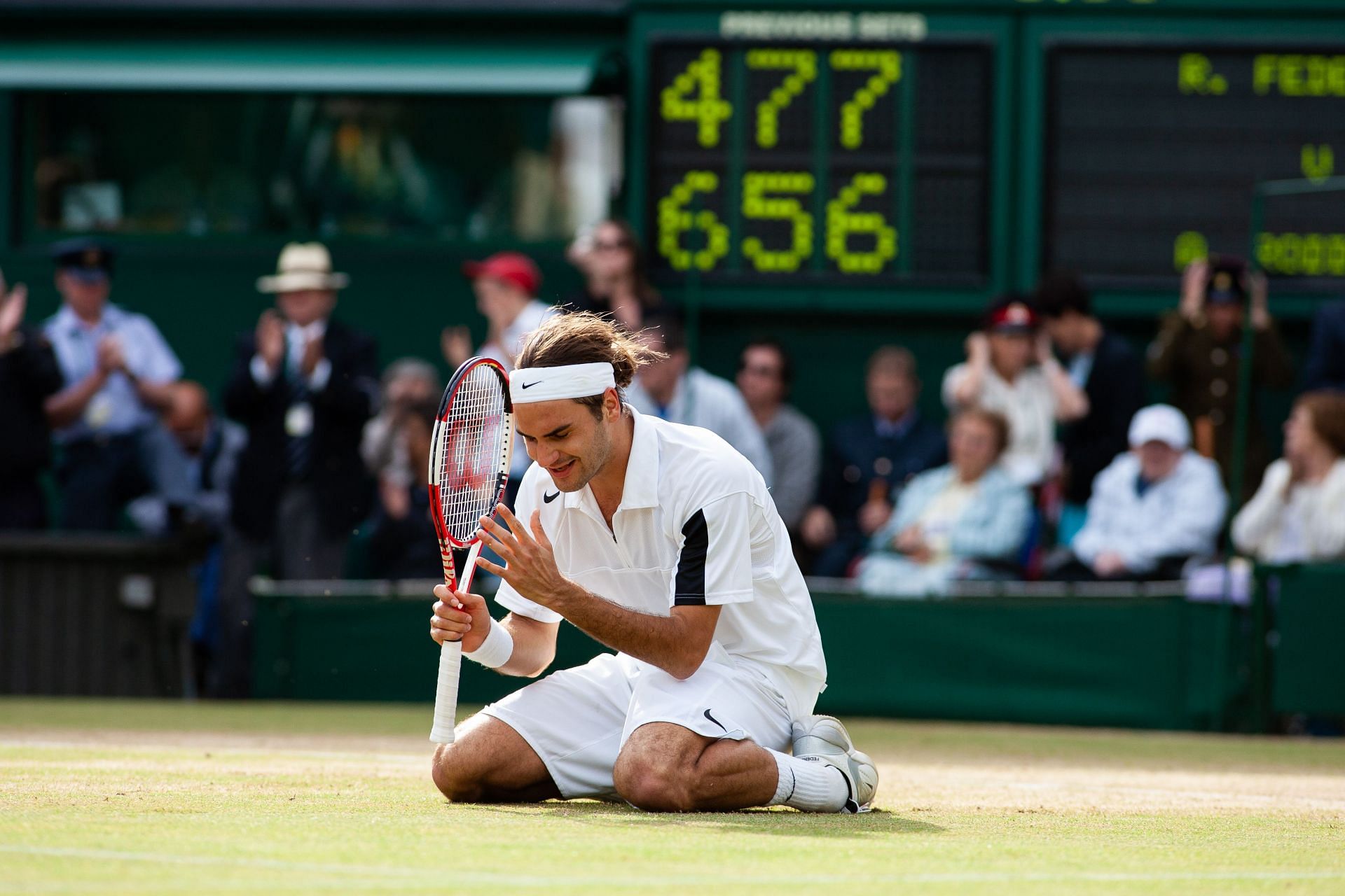 Roger Federer after defending his title at the Wimbledon 2004 - Source: Getty