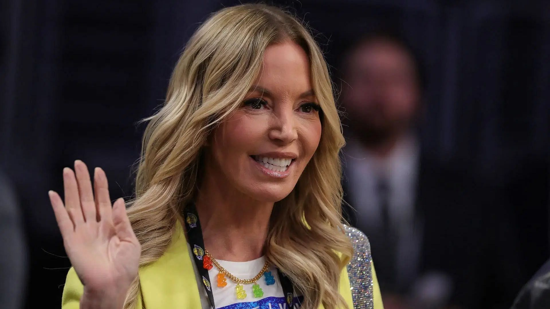 Lakers fans furious over Jeanie Buss