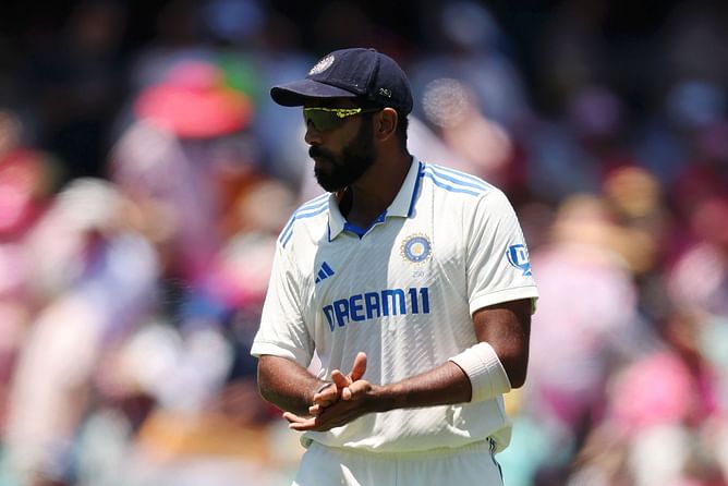 [Picture] Jasprit Bumrah returns to the dressing room after scans for a suspected injury in BGT 2024-25 5th Test