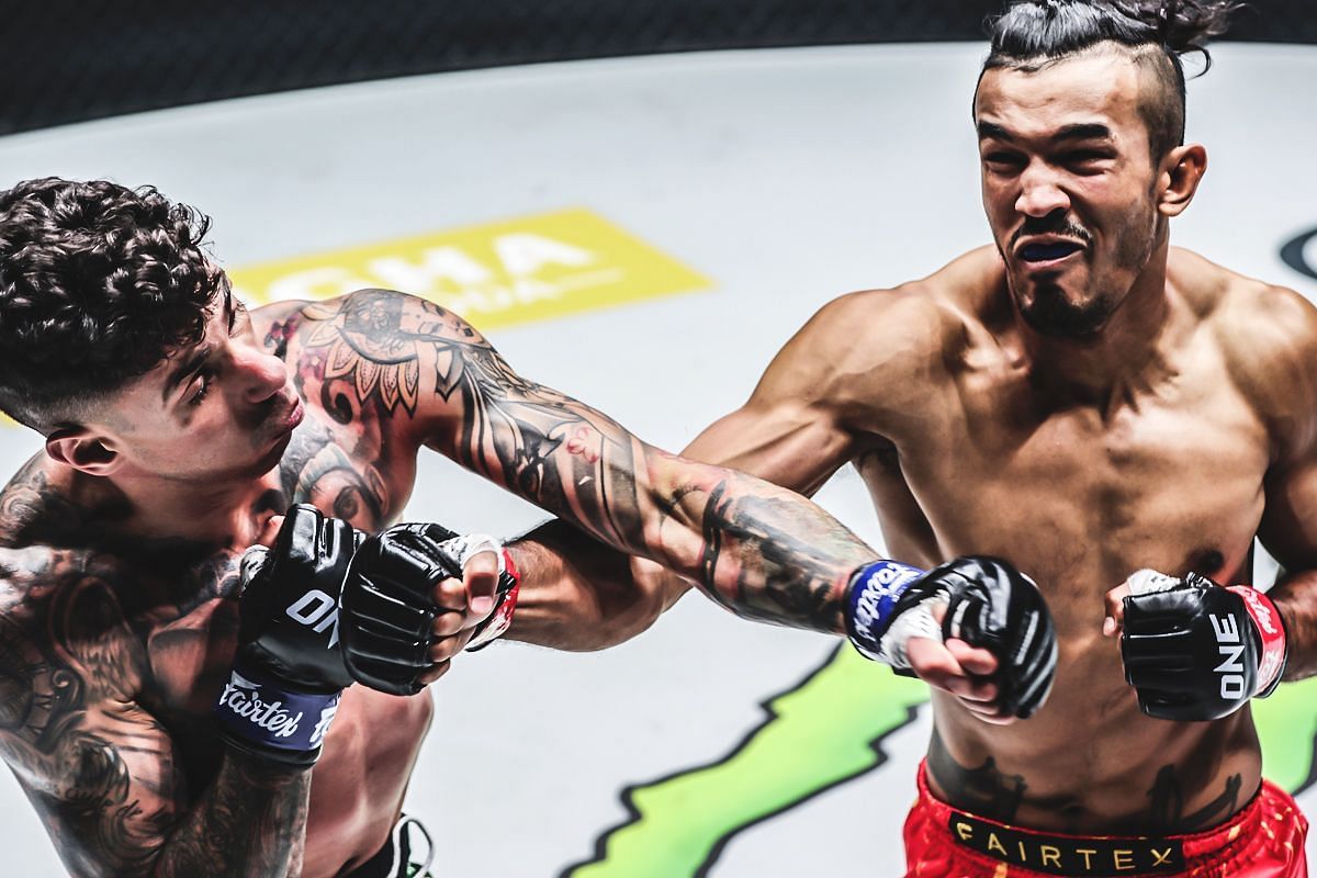 Sinsamut Klinmee (right) pulled off a TKO win over Nauzet Trujillo (left) at ONE 170. [Photo via: ONE Championship]