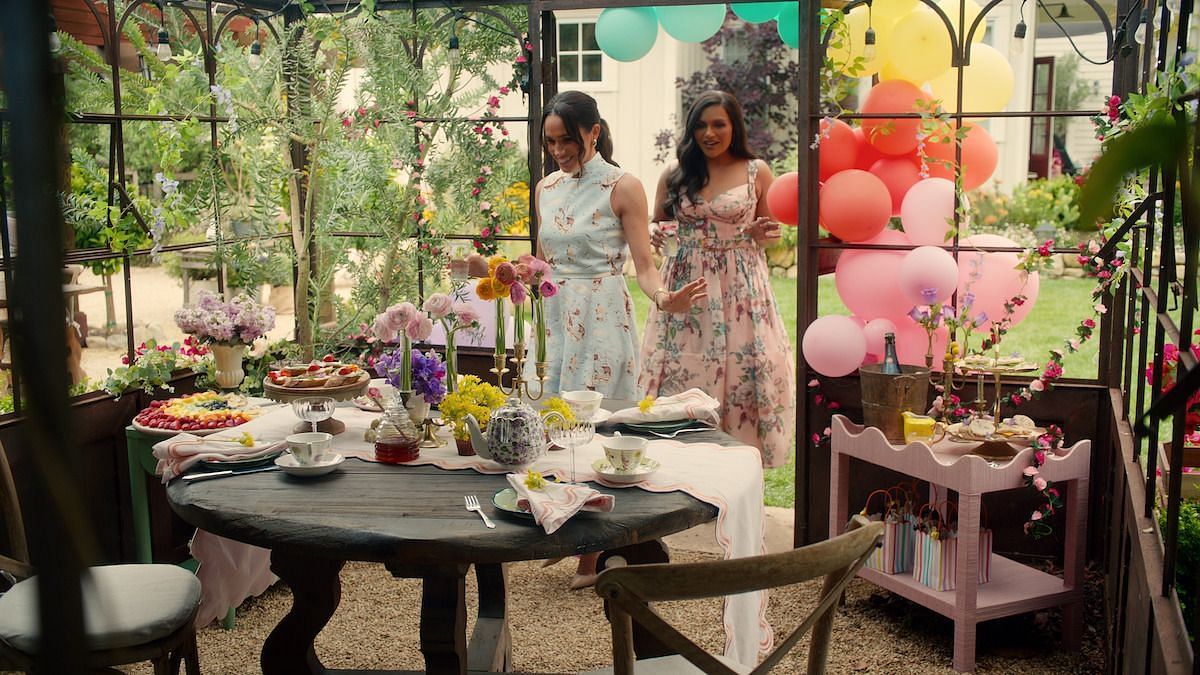 Meghan and Mindy Kaling (Image via Netflix) Roi Choi and Meghan (Image via Netflix)