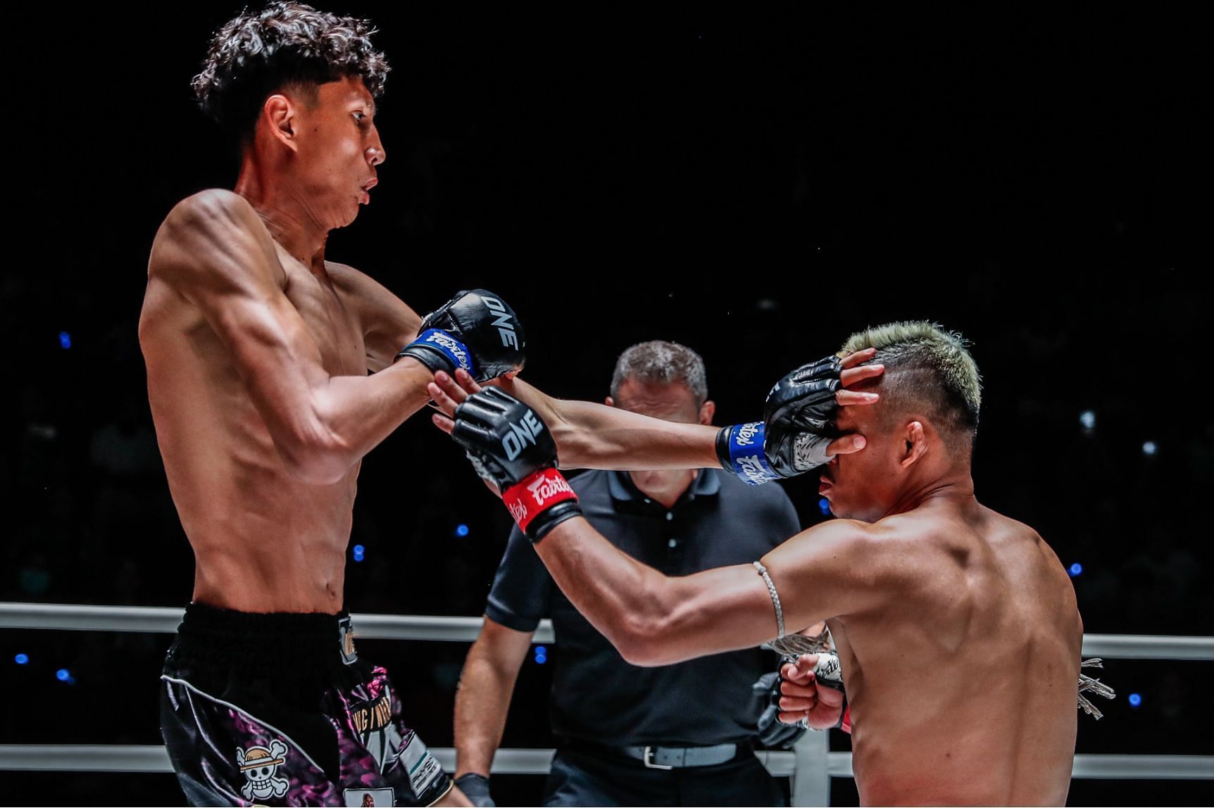 Nabil Anane (L) vs Superlek (R) | Photo credit: ONE Championship