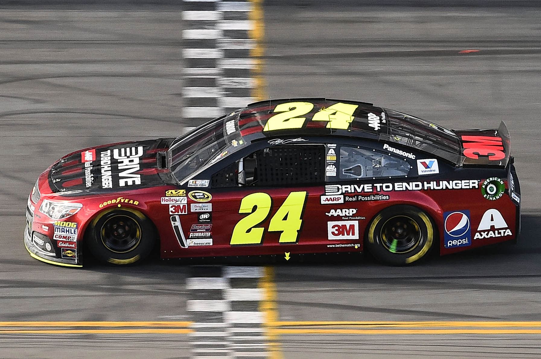 Jeff Gordon (24) during the Daytona 500 at Daytona International Speedway., February 2015 - Source: Imagn