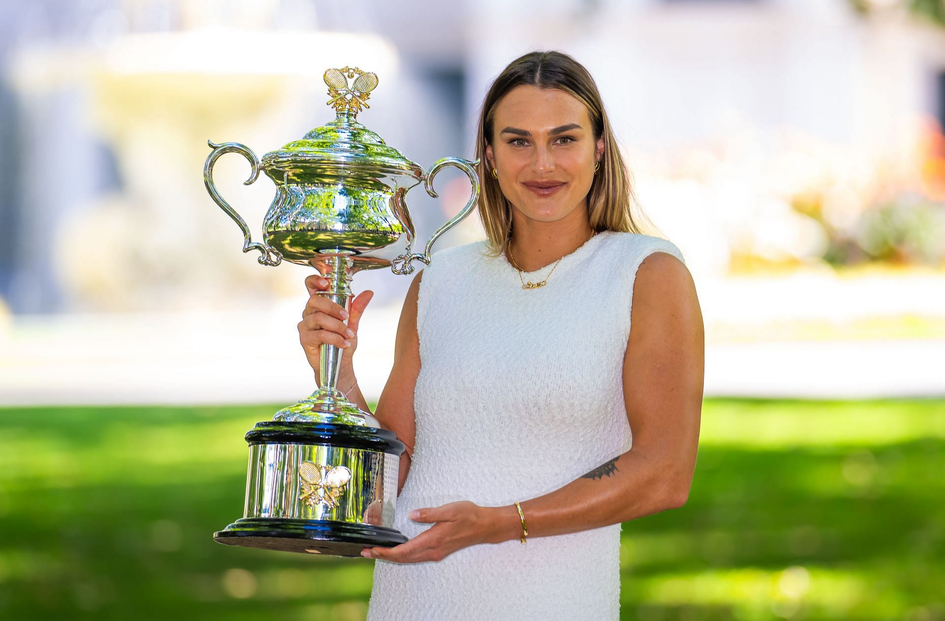 Aryna Sabalenka posing with the 2024 Australian Open trophy (Source: Getty)