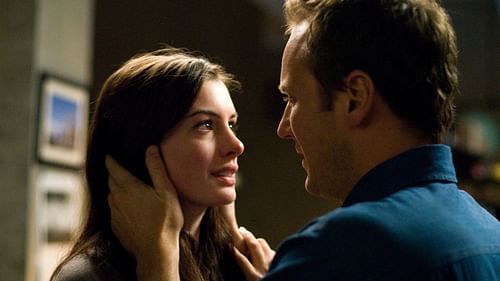 This airplane-thriller combines romance and suspense (Image via Sony Pictures)