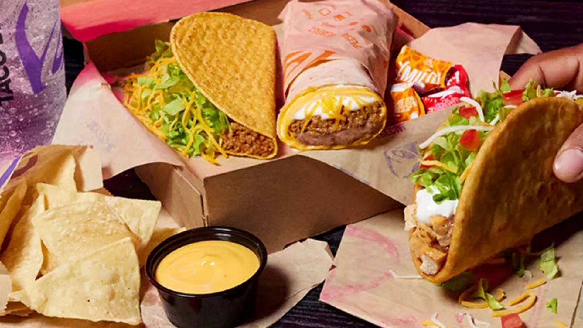 $7 Supreme Luxe Box (Image via Taco Bell)