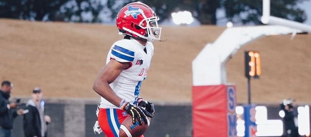 Duncanville High School and Oregon WR signee Dakorien Moore #4 during a game. Image via @thereal_kori2x on X 