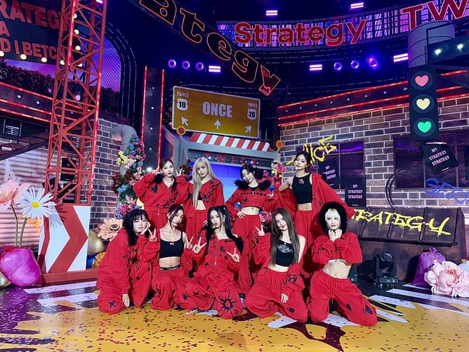 "LIVE VOCAL QUEENS"- Fans go gaga over TWICE's electrifying performance at their makeup artist and manager's wedding