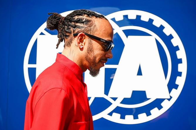 Lewis Hamilton tipped by former F1 driver to achieve “hero” status by winning in Ferrari red colors