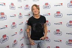 "Y'all owe Parker an apology" - Fans call out Nashville NYE bash as audio during Keith Urban's gig goes haywire