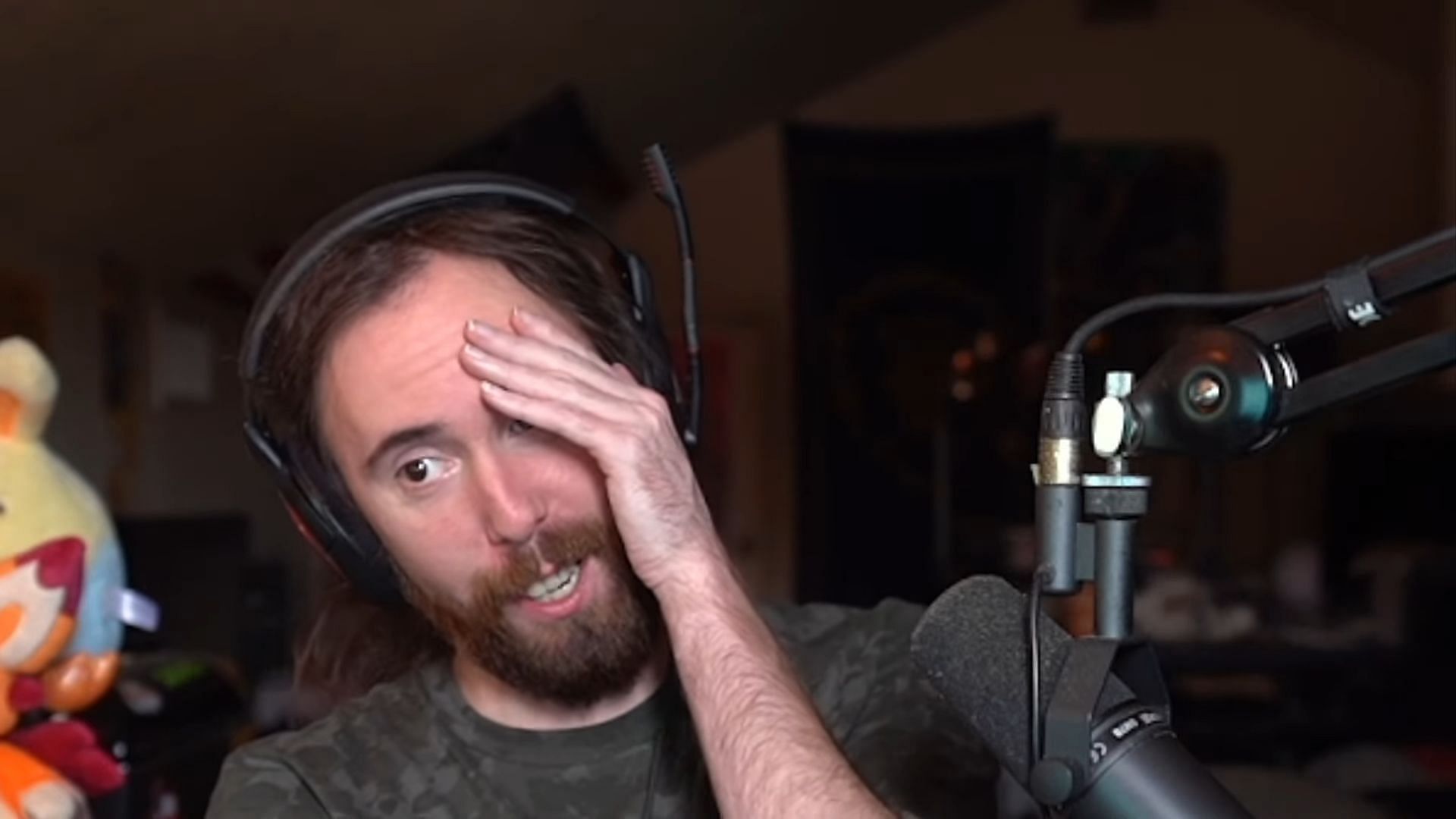 Asmongold says he slept for two years on moldy bedding (Image via Asmongold Clips/YouTube)