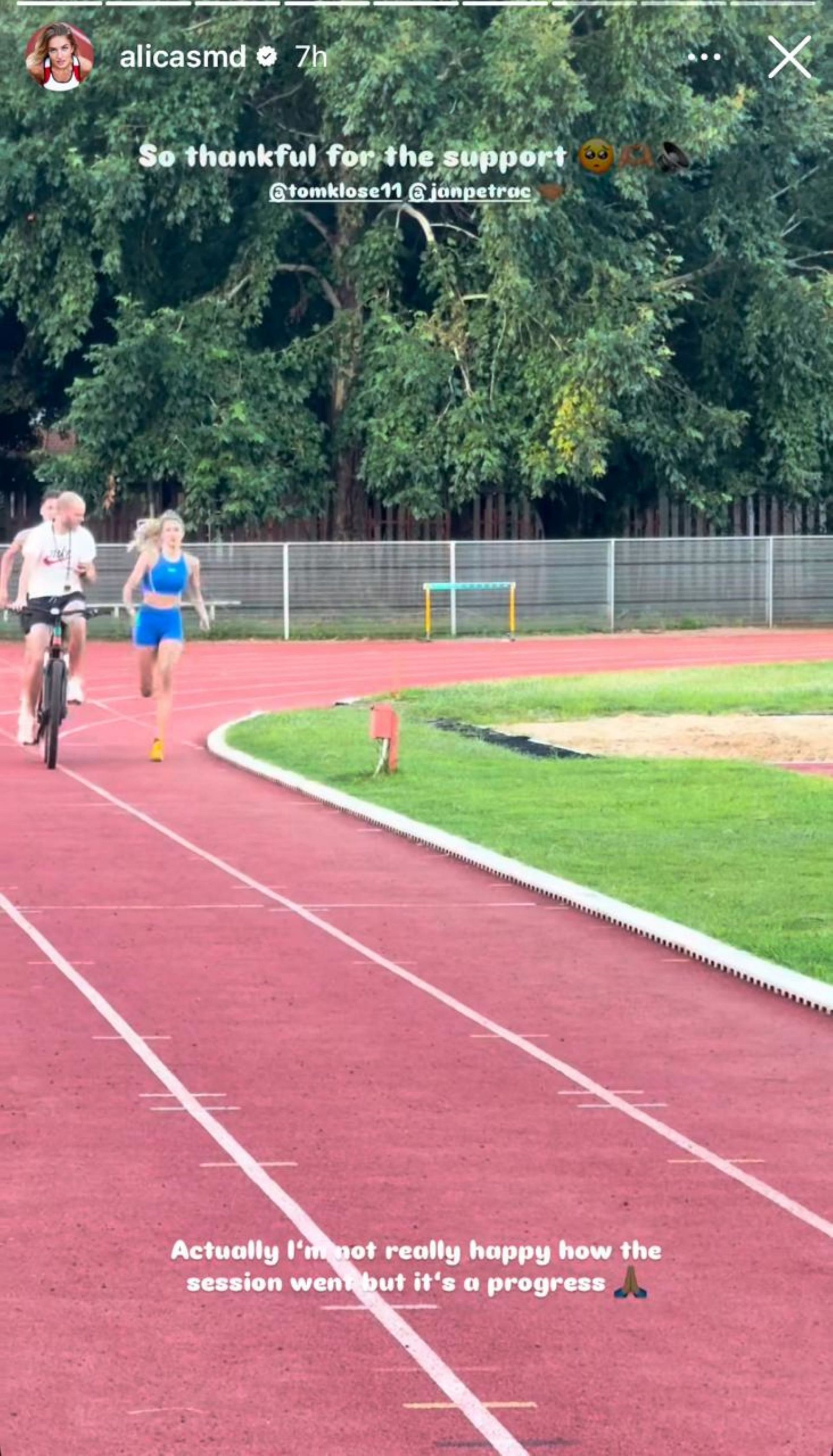 Alica Schmidt running the 800m on the training track; Instagram - @alicasmd