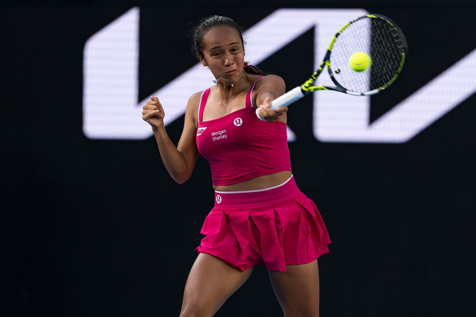 2021 US Open finalist Fernandez hits a forehand in Melbourne (Source: Getty)