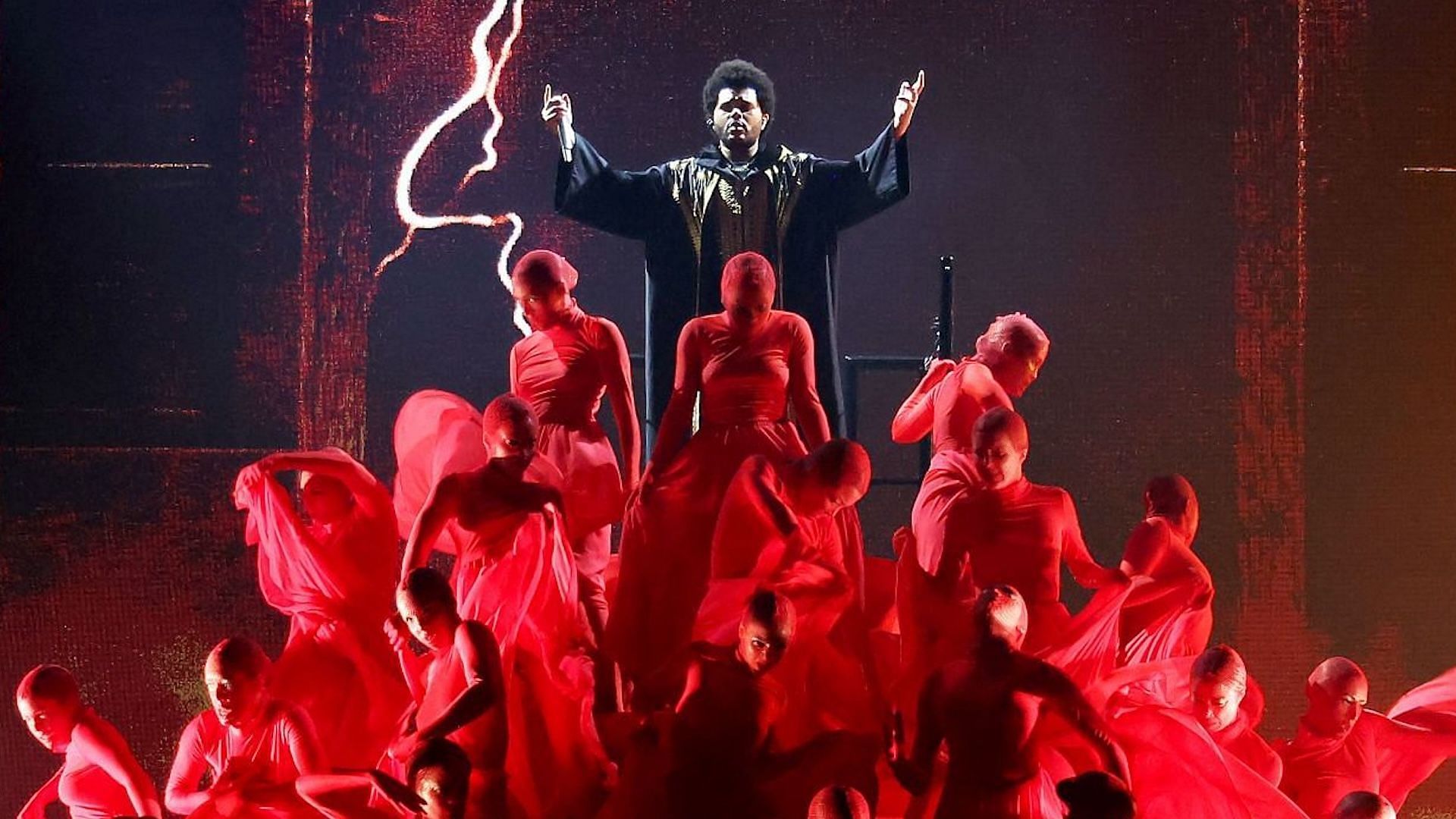 The Weeknd (C) performs onstage at the 2024 iHeartRadio Music Festival at T-Mobile Arena on September 21, 2024, in Las Vegas, Nevada. (Image via Getty/Kevin Mazur)