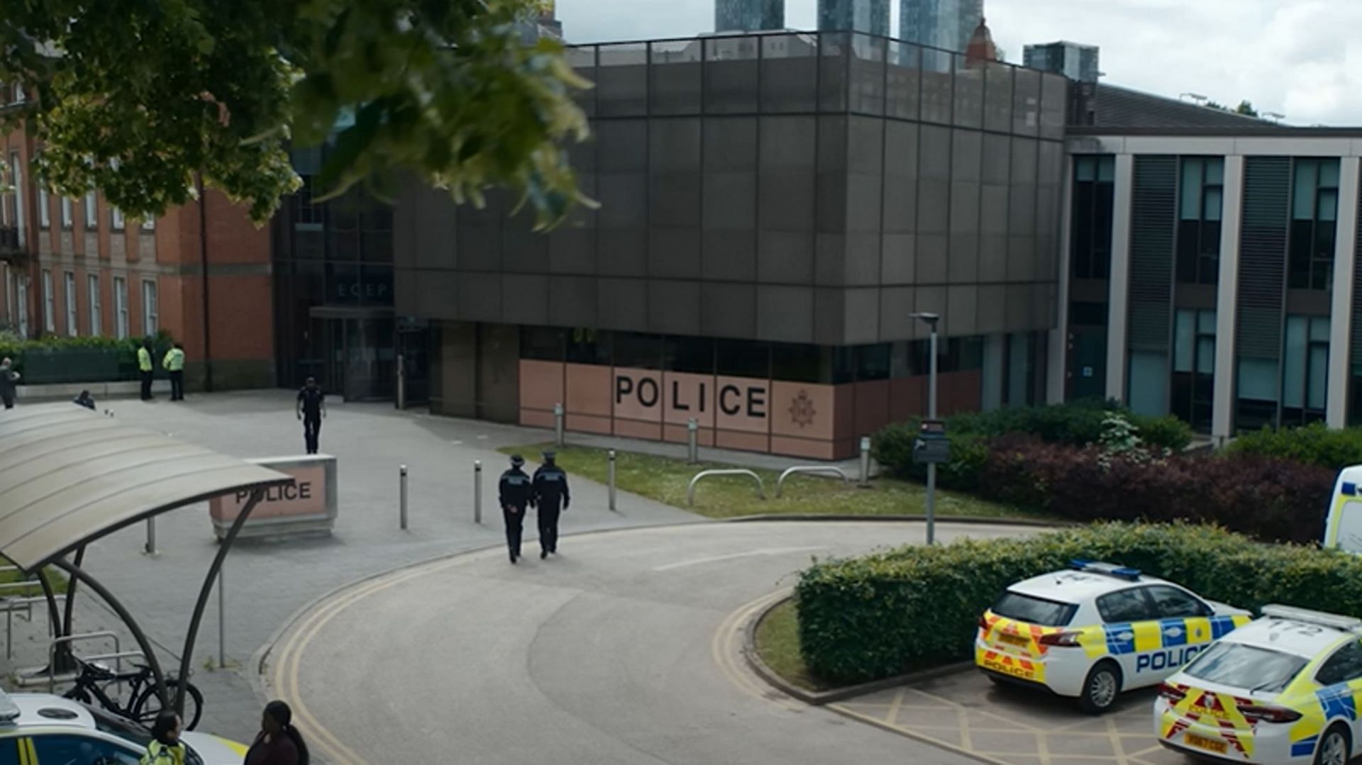 A Stockport police station still from Missing You (Image via youtube/@Netflix)