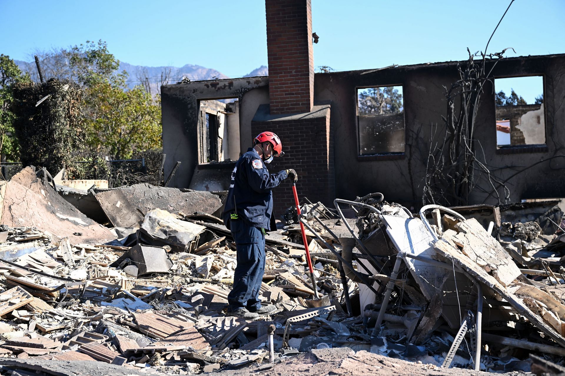 Los Angeles Fire: Search and Rescue team look for human remains in ashes of burned houses - Source: Getty