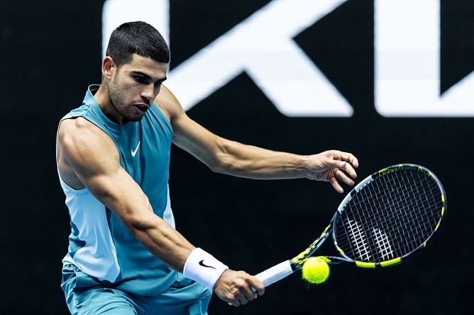 Carlos Alcaraz brags about having 'big biceps' after dominating Australian Open 2R win