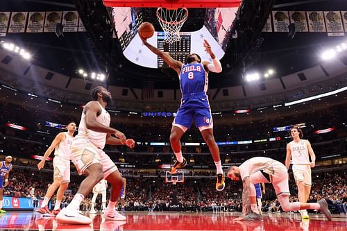 Paul George, #8 of the Philadelphia 76ers, goes up for a layup against the Chicago Bulls. (Credits: Getty)