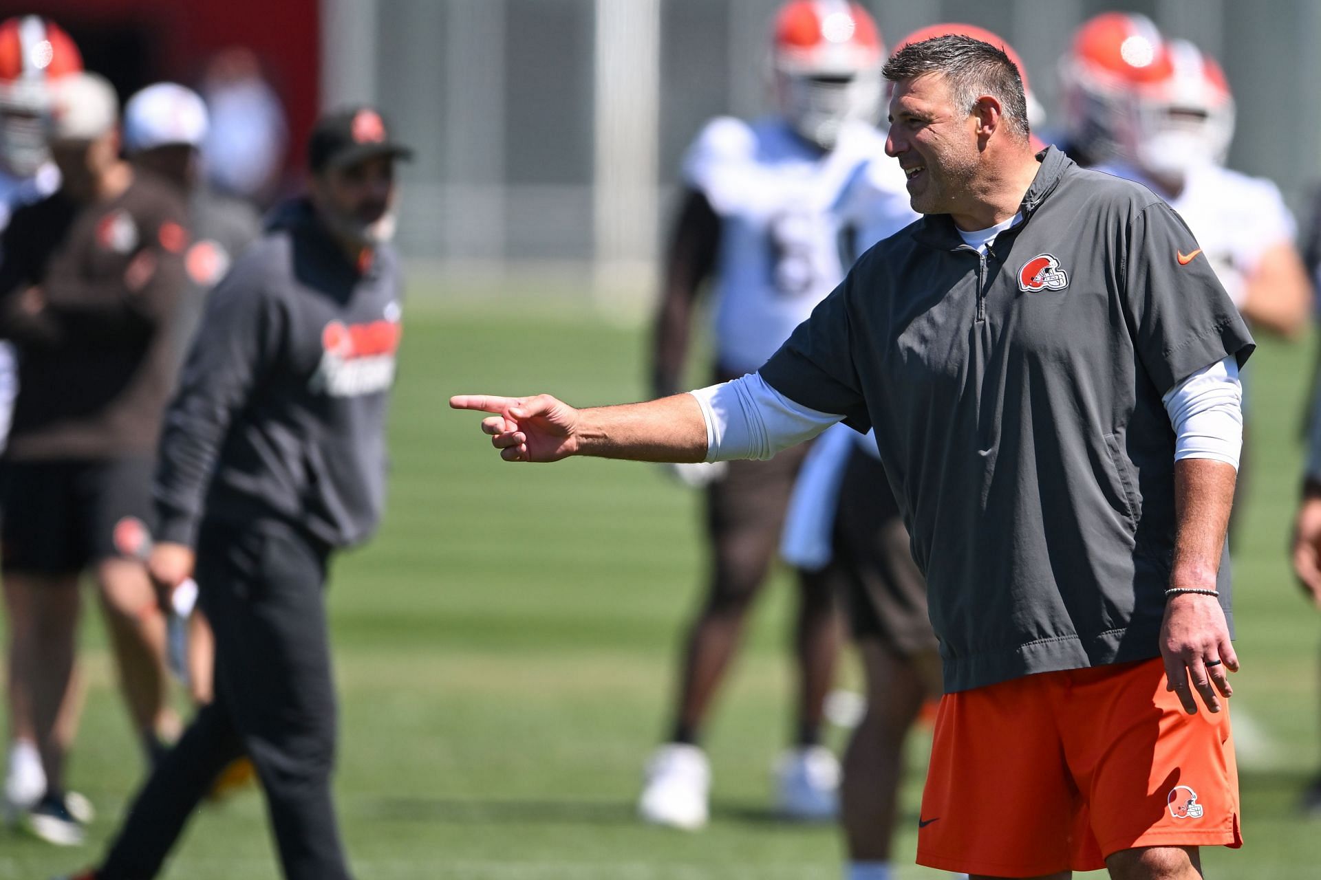 Mike Vrabel at Cleveland Browns OTA Offseason Workouts - Source: Getty