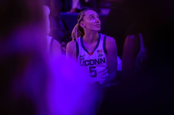 $1.5 million NIL-valued Paige Bueckers drops 3-word reaction after UConn’s chaotic trivia night