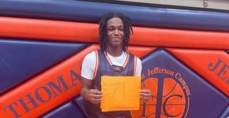 "Keep hoopin kid": Arkansas Razorbacks signee Meleek Thomas encourages unranked 2025 prospect Connor Sprattley after explosive performance