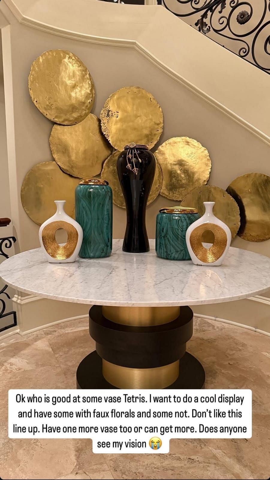 Samantha Busch showcasing her vase collection (Source: Instagram/@samanthabusch)