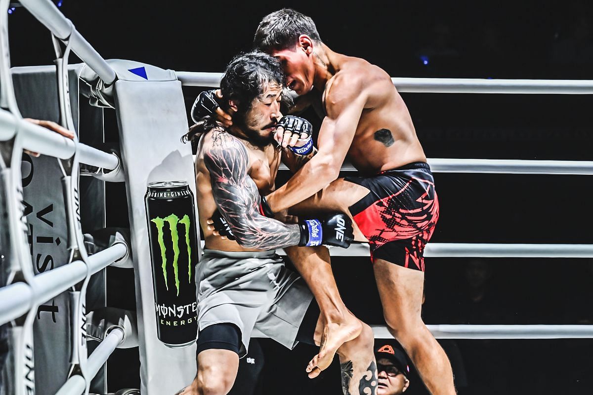 Enkh-Orgil Baatarkhuu (left), Aaron Canarte (right) [Photo via ONE Championship]