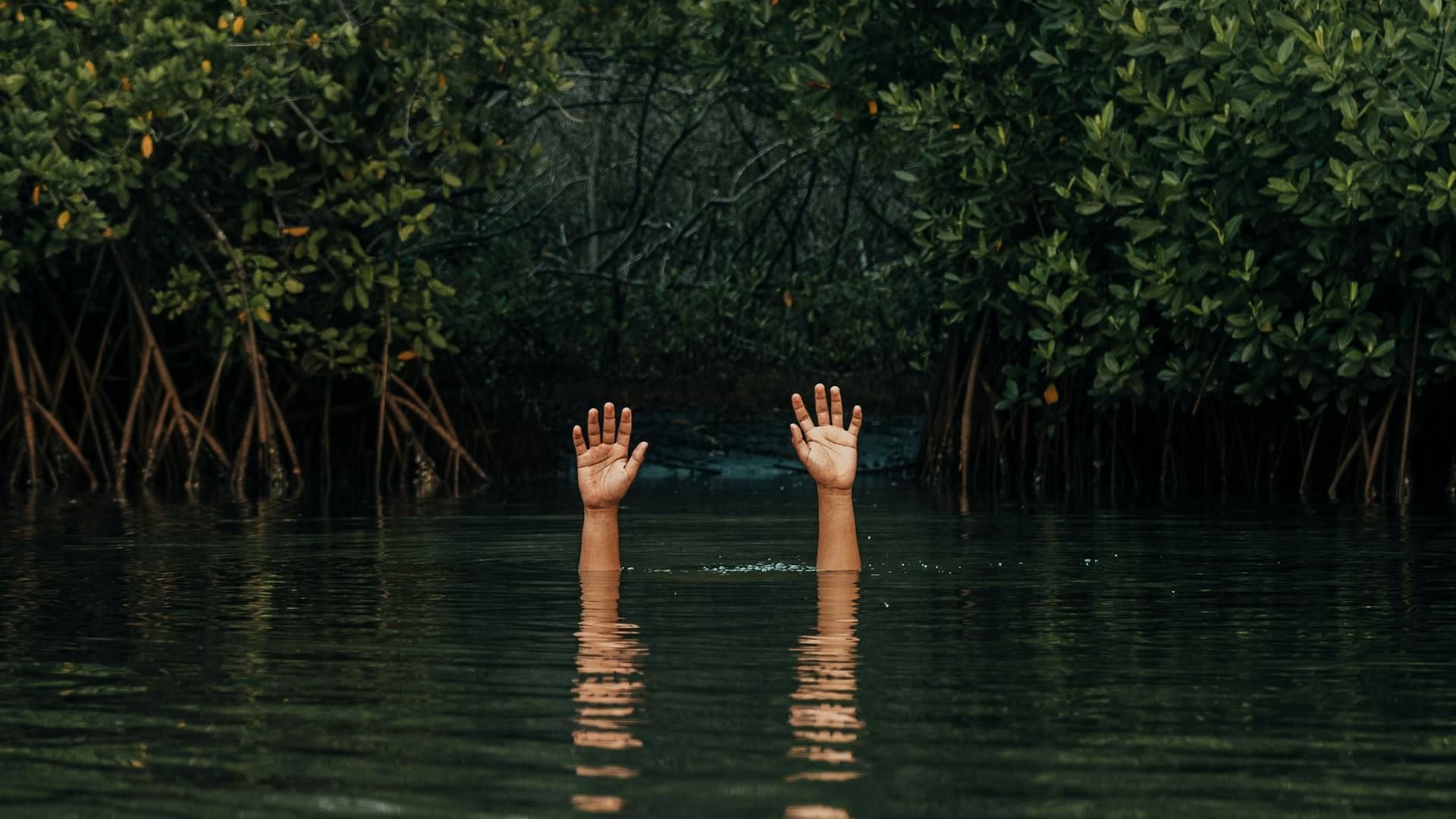 Sobhraj killed his victims by drowning (Image via Pexels/Eduraw Pro)