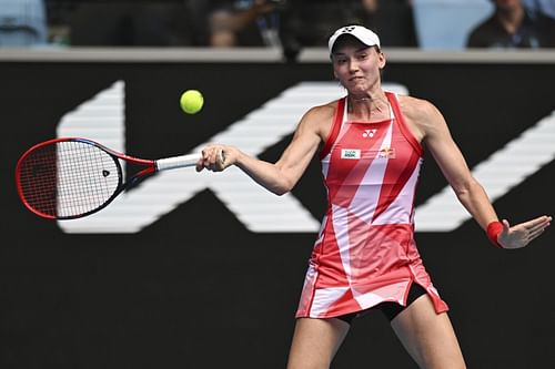 Elena Rybakina playing at the 2025 Australian Open - (Source: Getty)