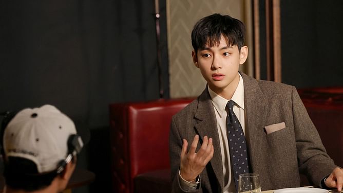 "WE NEED PROOF USER THV JEBAL"- Fans react as BTS' Kim Taehyung reportedly confirmed that he has hit his target weight of over 80kgs on Weverse