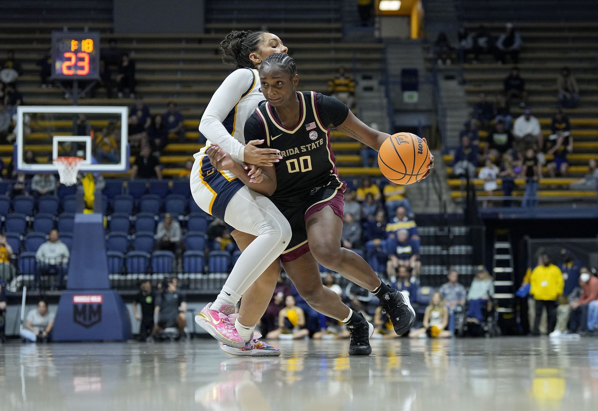 Ta&#039;Niya Latson (#00) of the Florida State Seminoles attacks the defense of Lulu Twidale (#10) of the California Golden Bears during their game at Haas Pavilion on January 12, 2025. Photo: Getty