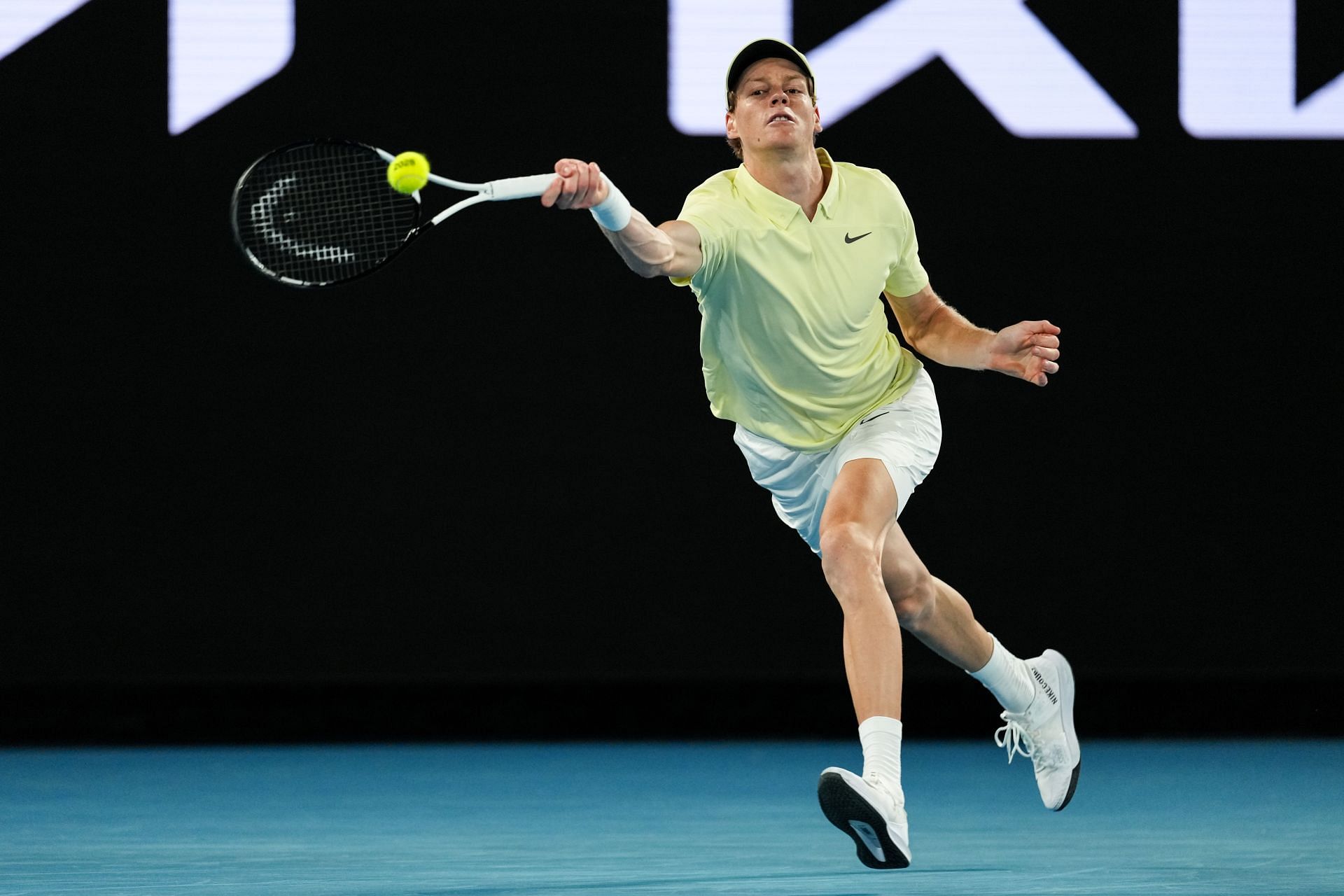 Jannik Sinner hits a forehand at the 2025 Australian Open (Image Source: Getty)