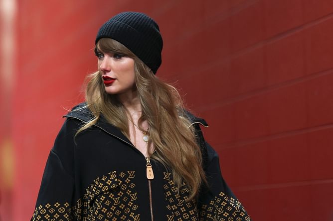 WATCH: Taylor Swift arrives in stylish $8,400 outfit for Chiefs-Bills AFC Championship Game